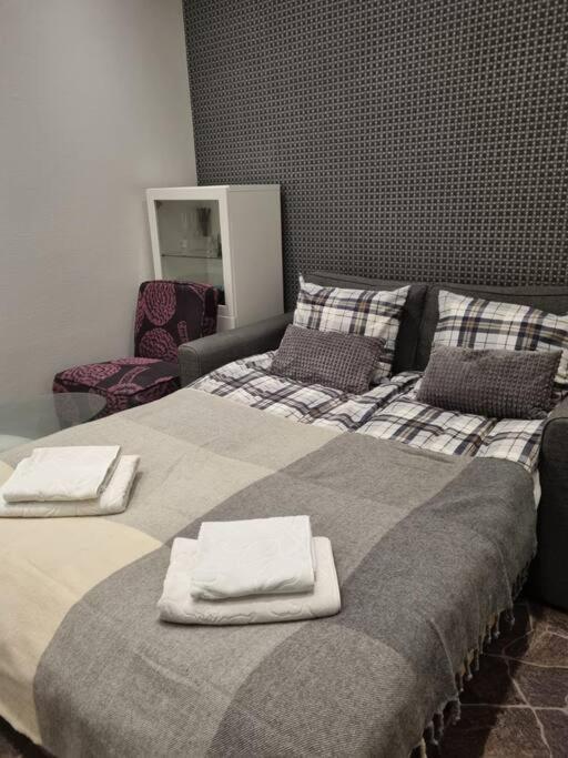 Apartment In The City Center โรวานิเอมิ ภายนอก รูปภาพ